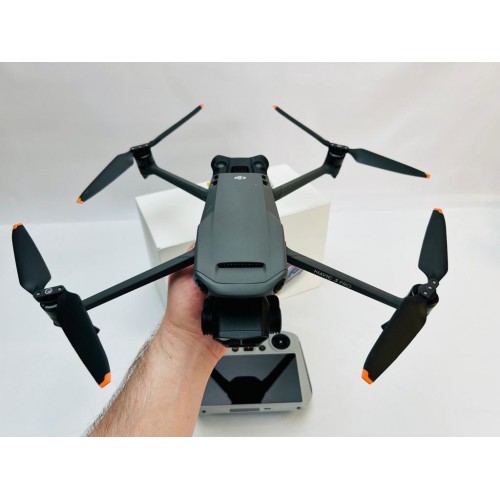 Квадрокоптер DJI Mavic 3 Pro в Набережных Челнах с пультом DJI RC